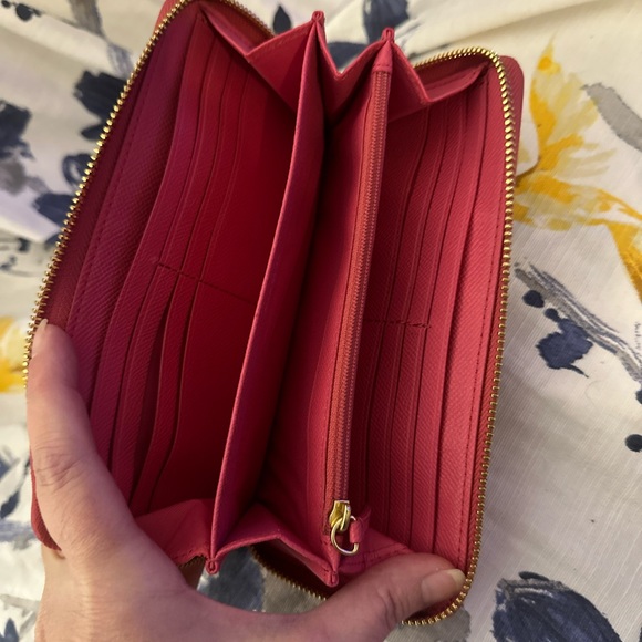 Coach Signature Long Zip Wallet with Strap
STYLE C4452 - Picture 5 of 7